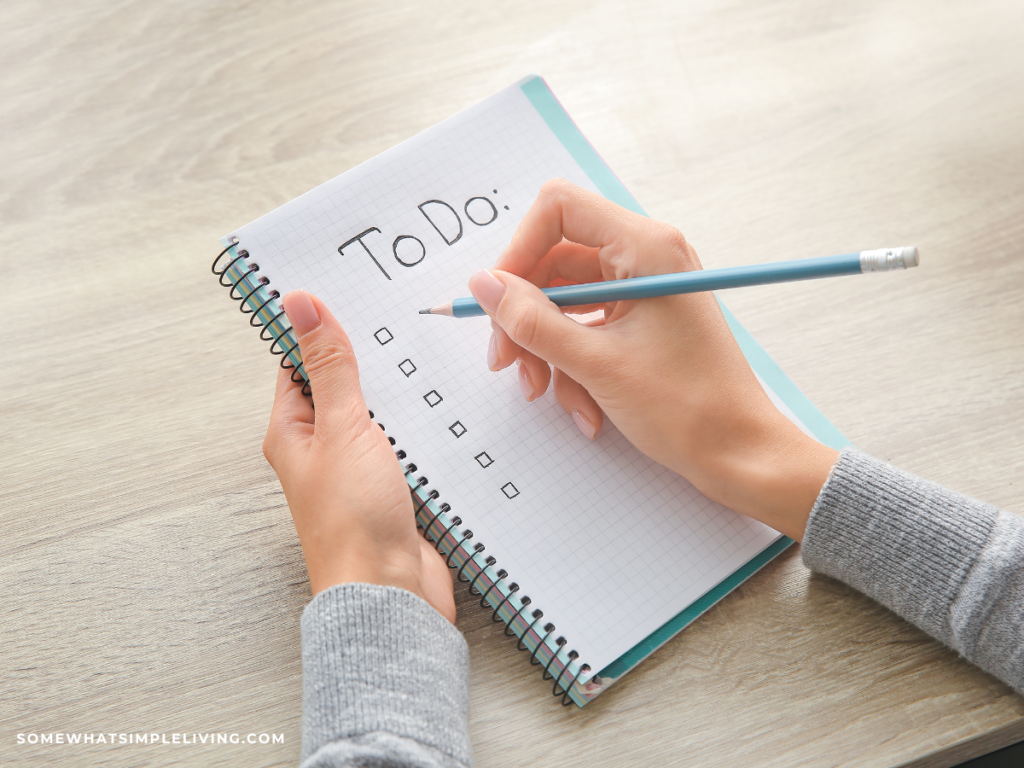 woman's hands writing a to do list
